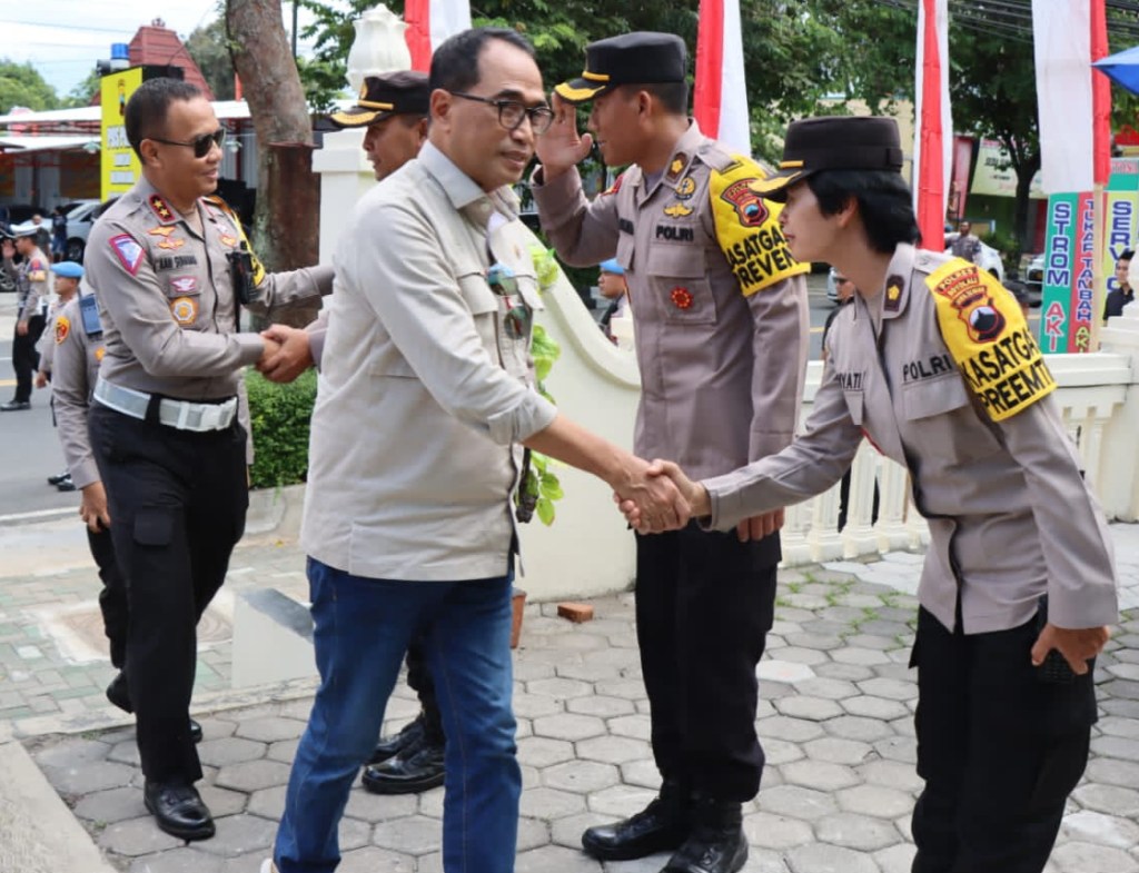 Menhub RI Bersama Kakorlantas Polri Kunjungi Pos Terpadu Ops Ketupat Candi 2024 Polres&nbsp;Boyolali