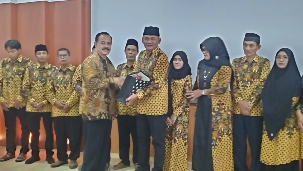 PUDAM Tirta Lawu Berangkatkan Karyawan Umrah Usai Lebaran 1445&nbsp;Hijriah