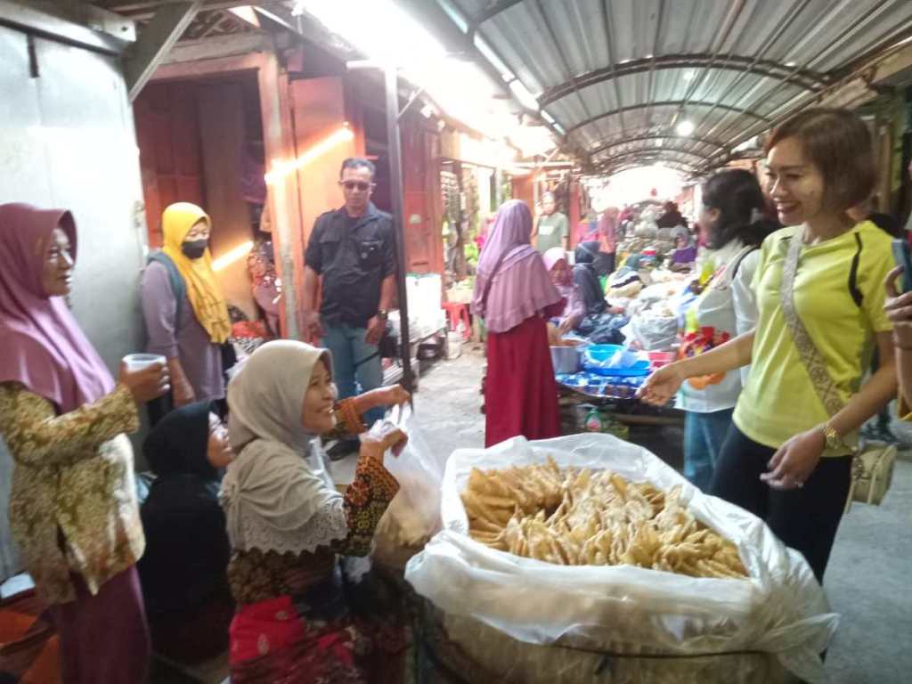 Untung Wina Sukowati Blusukan Pasar Tradisional di&nbsp;Sragen