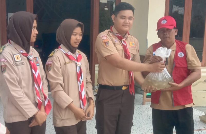 Pramuka Boyolali Bagikan Seribu Ikan Pemakan Jentik&nbsp;Nyamuk