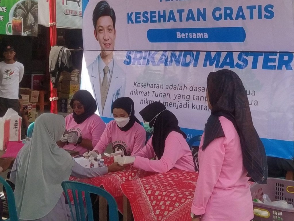 Relawan Srikandi Master Gelar Aksi Pemeriksaan Kesehatan Gratis di Pasar Ngangkruk 