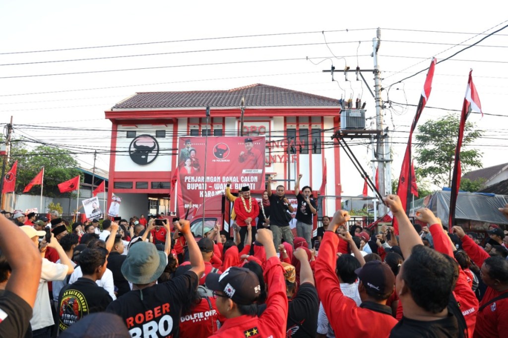 ROBER “Unjuk Gigi” Kerahkan Ribuan Pendukung Saat Mengembalikan Formulir&nbsp;Pendaftaran