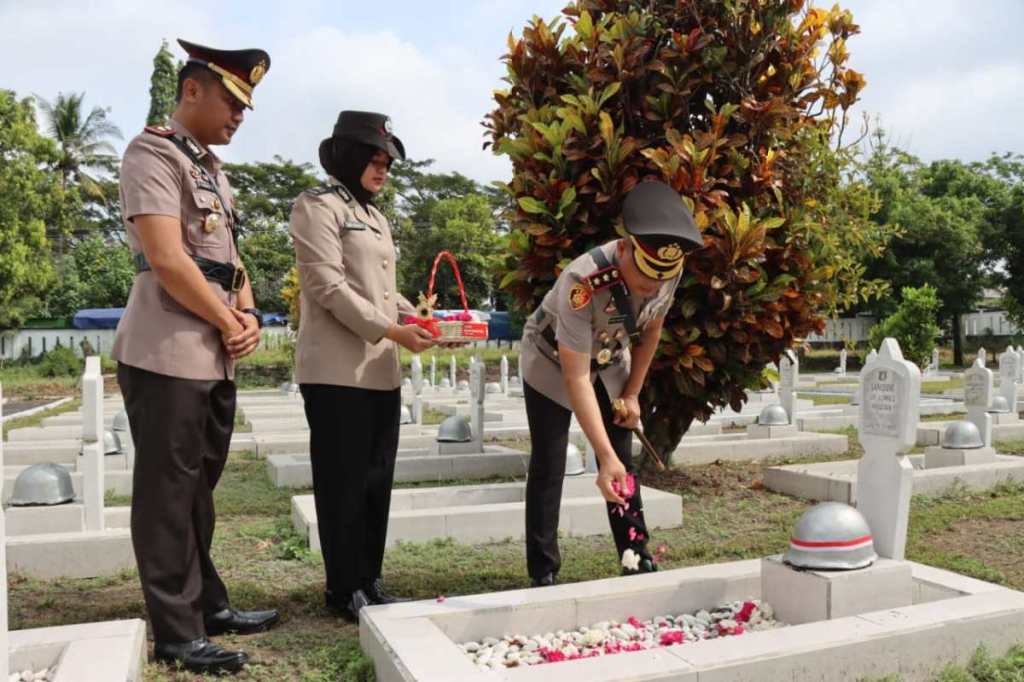 Kapolres Boyolali Pimpin Upacara Ziarah dan Tabur Bunga Hari Bhayangkara ke-78