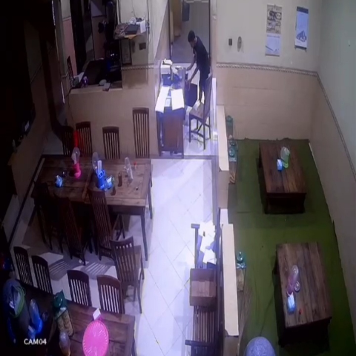 Rekaman CCTV Ungkap Pelaku Pencurian di Rumah Makan Pak Pono Boyolali