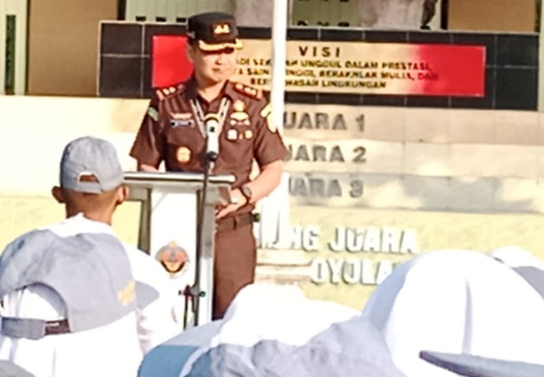 Kajari Tri Anggoro Mukti jadi Pembina Apel SMAN 1 Boyolali