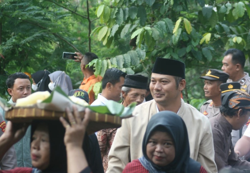 Agus Irawan Tampak Ditengah Tradisi Wiwit Kopi Banyuanyar Boyolali