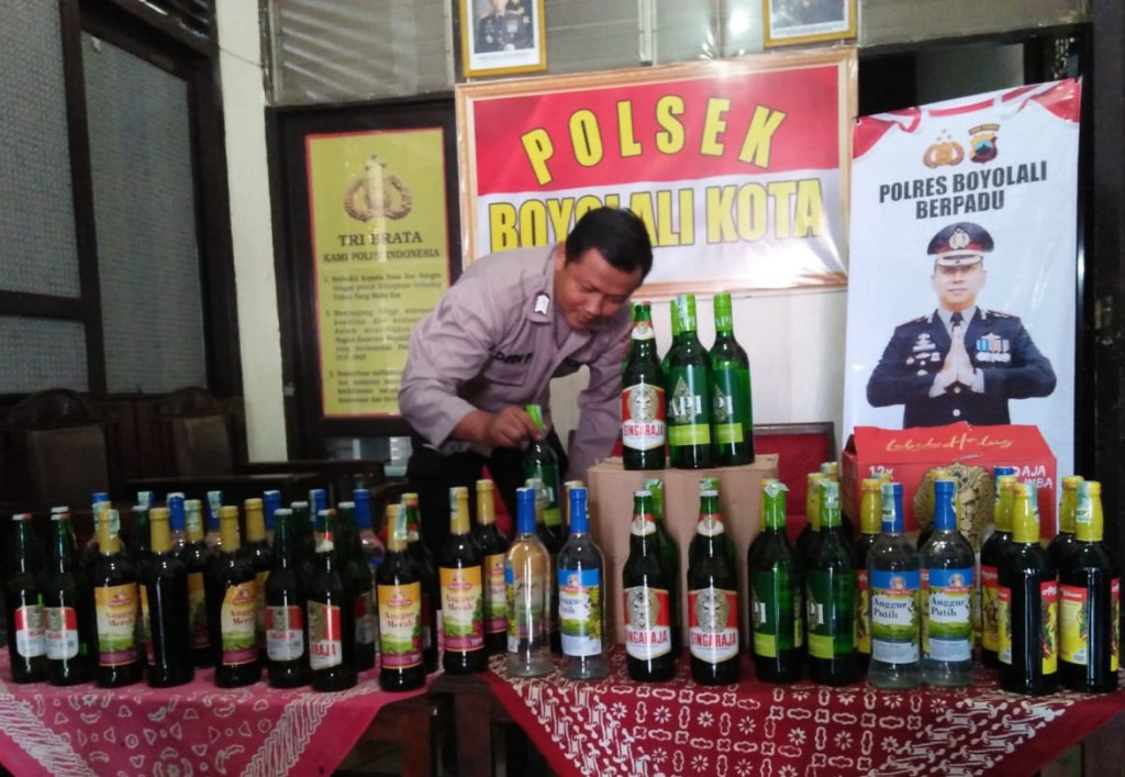 Toko Miras Berkedok Sembako di Pasar Sunggingan Boyolali Dikukut&nbsp;Polisi