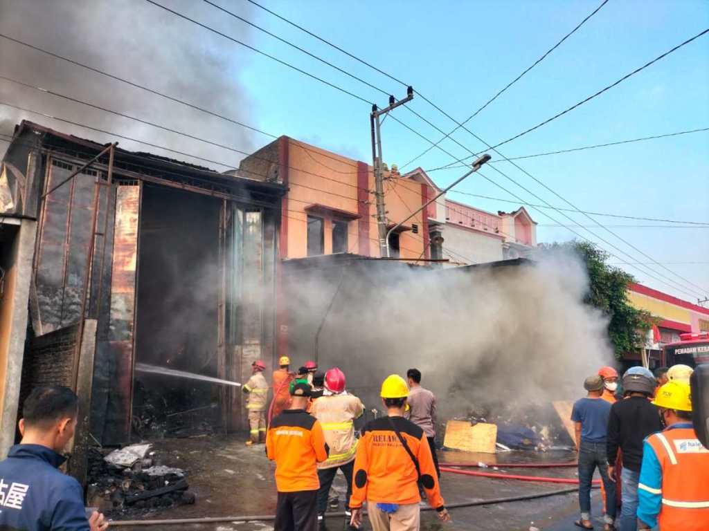 Gudang Rosok di Boyolali Terbakar, Kerugian Milyaran&nbsp;Rupiah