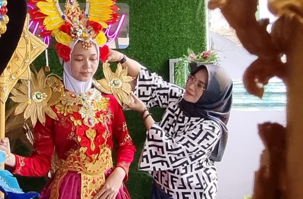 Bulan Agustus Jasa Sewa Kostum dan Baju Adat Banjir Order