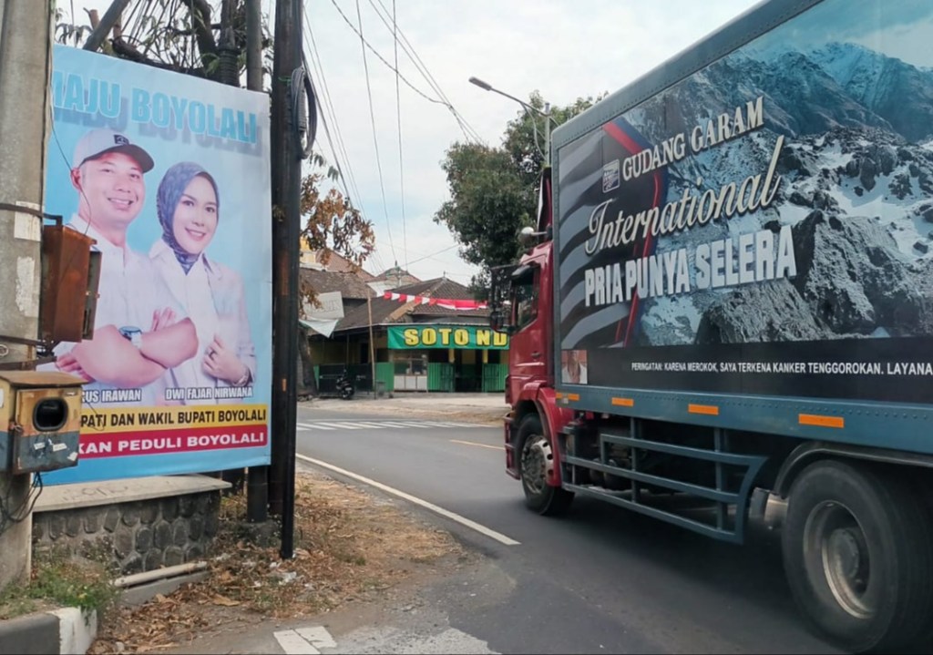 DPC PDIP Boyolali Tanggapi Santai Maraknya Gambar Agus Irawan – Dwi Fajar Nirwana